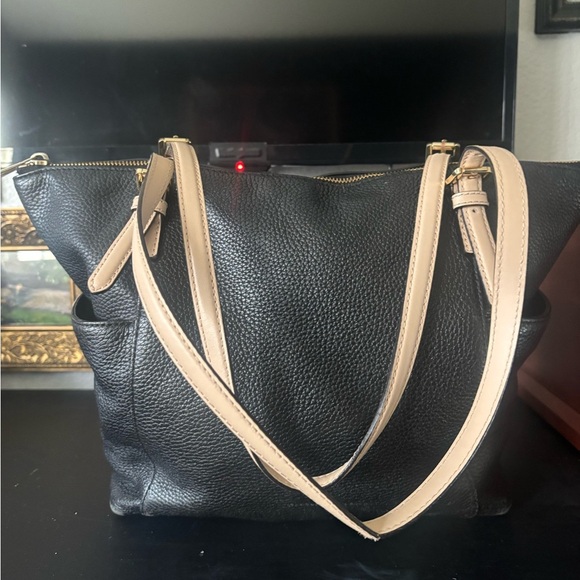 Michael Kors Black and Tan Shoulder Bag with Structured Design - Picture 1 of 9